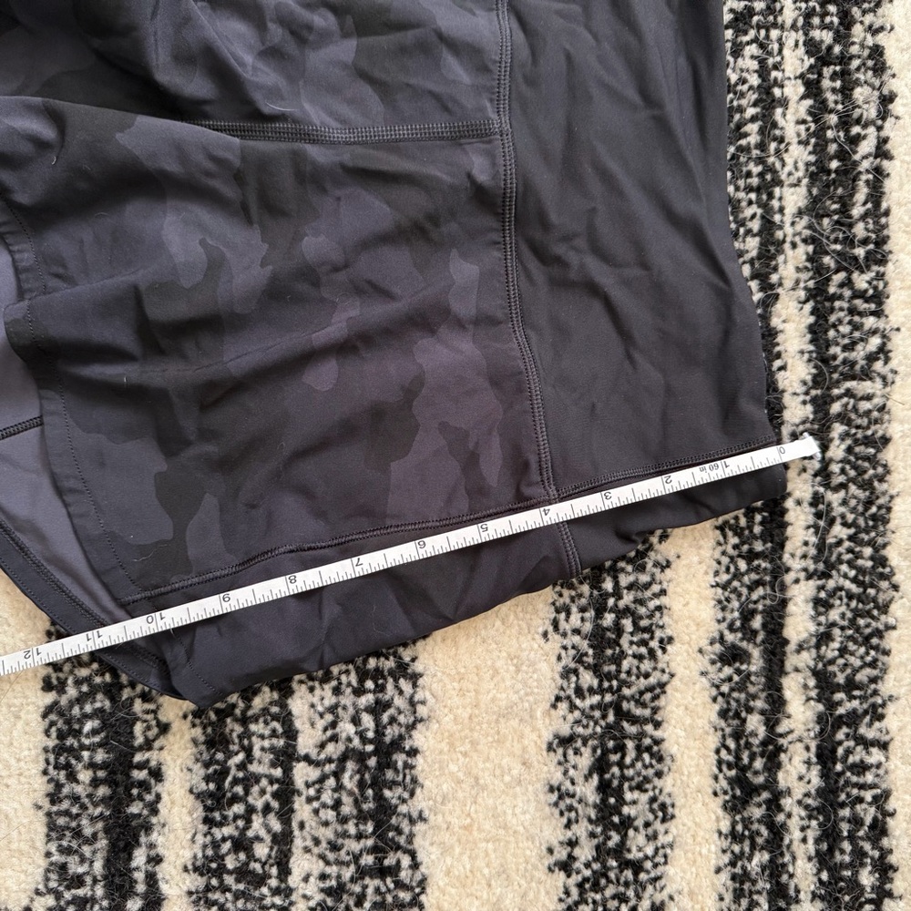 Lululemon Black Camouflage Women's Shorts - Picture 5 of 9